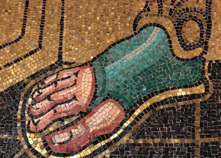 Detalj från guldmosaiken i Stockholms stadshus