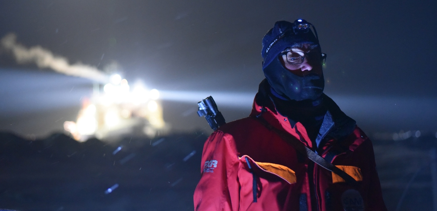 Fiskeexperten Anders Svensson, SLU, går björnvakt