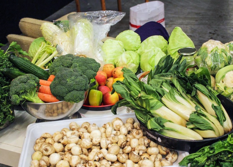 Grönsaker på ett bord
