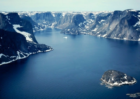 Fjord_on_Meta_Incognita_Peninsula_Baffin