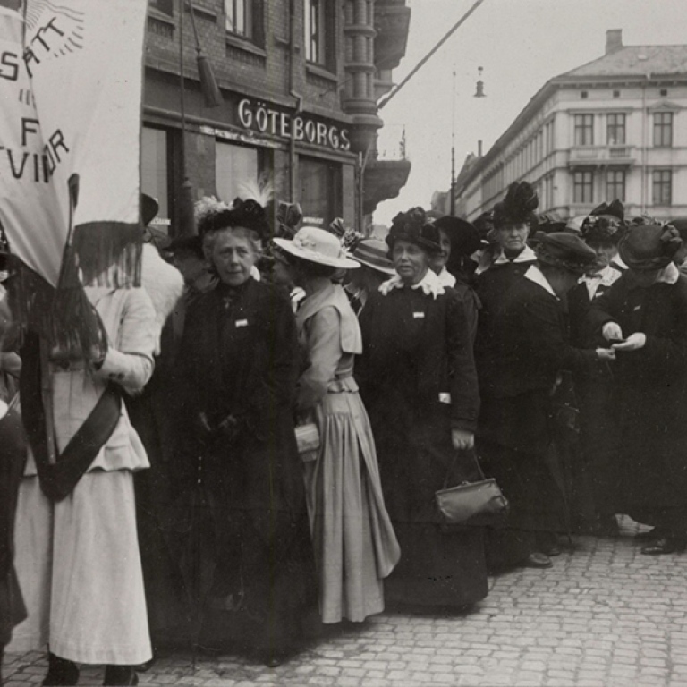 Demonstrationståg för kvinnlig rösträtt i Göteborg