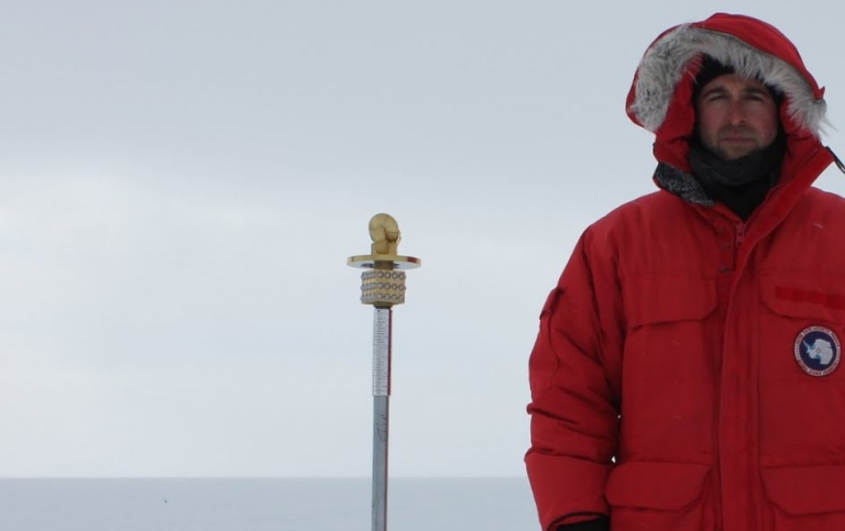 Chad Finley bedriver forskning vid Sydpolen i IceCube-projeket