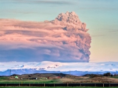 Eyjafjallajökull vid utbrottet den 16 maj 2010. Foto: Gunnlaugur Þór Briem.