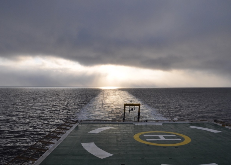 Hav och himmel sedd från fartygsdäck. Foto: Johan Nilsson