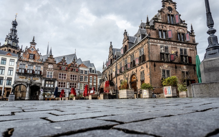 Bild på vackra äldre byggnader i Nederländerna