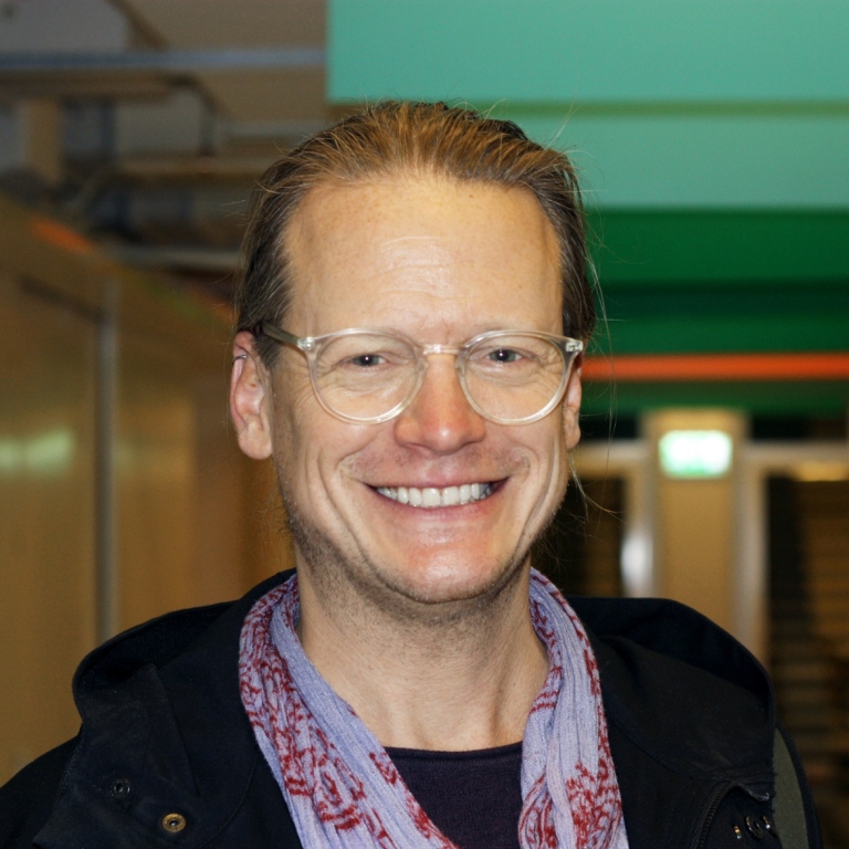 Närbild av leende Jonas Brännvall. Foto: Karin Lindahl