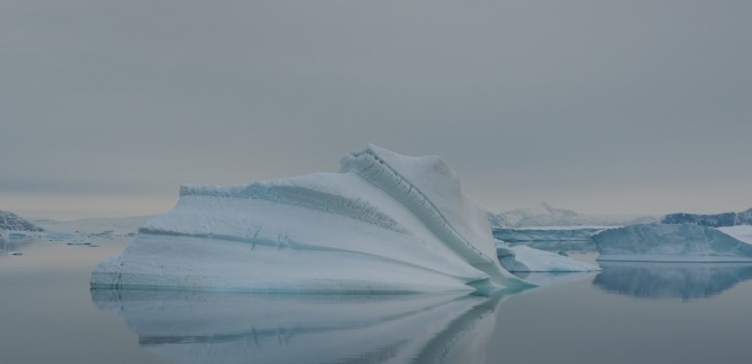 Ocean and iceberg. Photo: Johan Nilsson