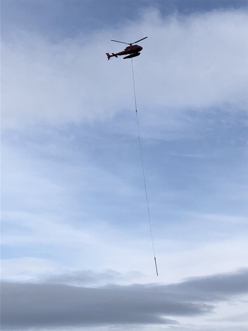 Helicopter with a core divise hanging down