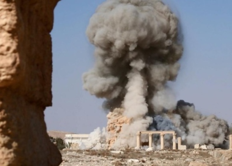 IS foton visar hur templet i Palmyra förstörs, rapporterade BBC den 25 augusti 2015.