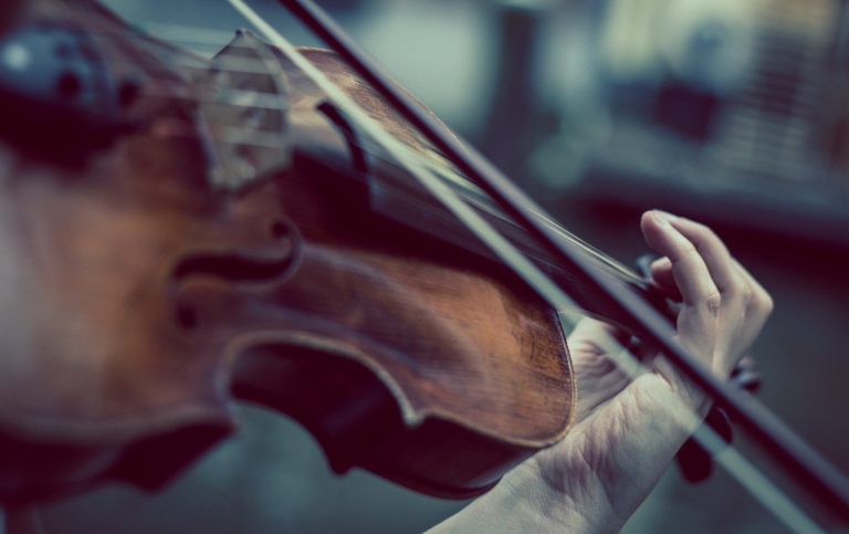 Close-up of violin being played. Photo: Niek Verlaan from Pixabay.