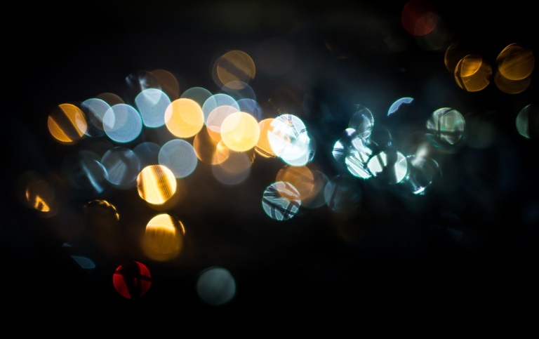 Light effects at night. Photo: coffeeNwaffle from Pixabay.