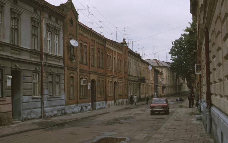 Foto föreställande gata i Lviv, 1996.