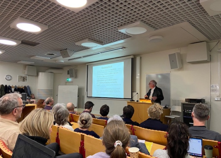 Nils Funcke föreläste under onsdagen inför en fullsatt JMK-sal. Foto: Yvonne Åstrand