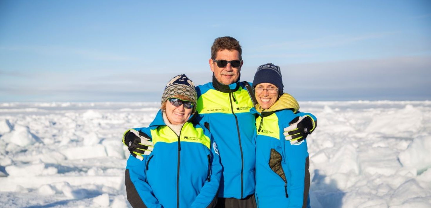 Tre forskare vid Nordpolen. Foto: K. Alfredsson/MISU/Stockholms universitet
