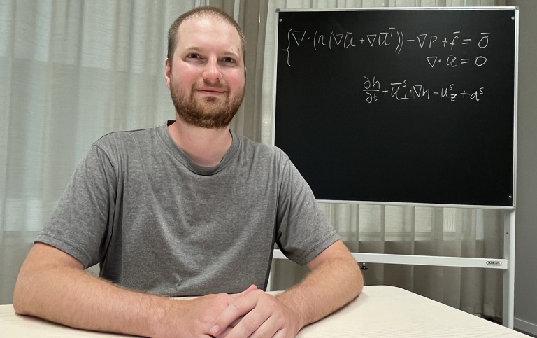 André Löfgren ritade ekvationerna på en tavla. 