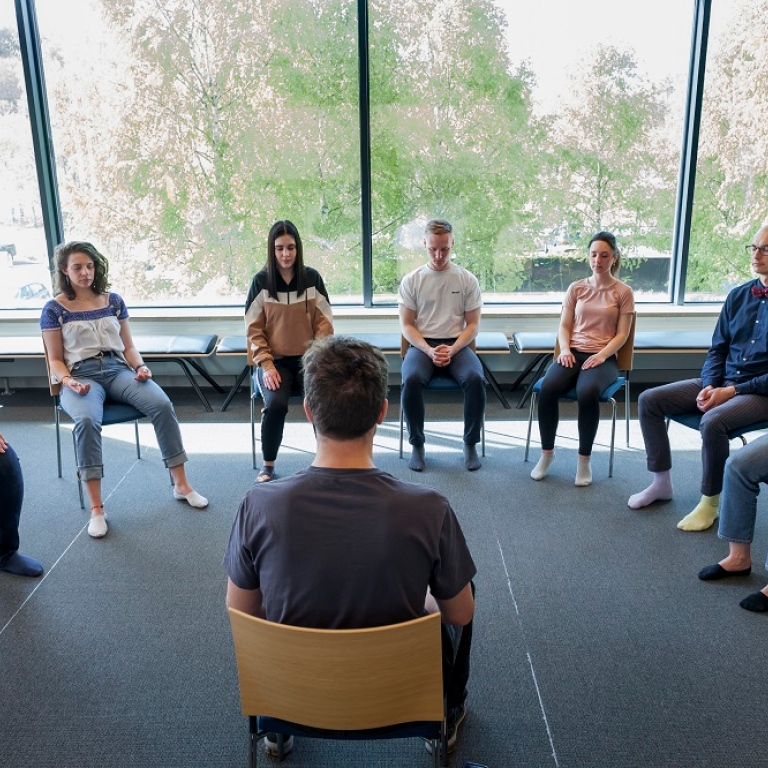 Foto: Jens Olof Lasthein. Studenthälsan i Stockholm håller en meditationsgrupp.