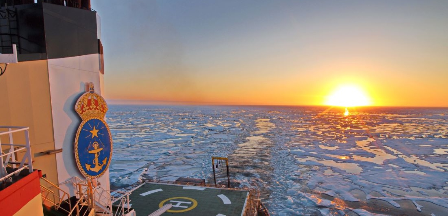 Isbrytaren Oden på expedition i Arktis. Foto: Michael Tjernström/MISU/Stockholms universitet