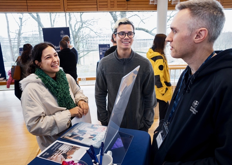 Students talking to a study administrator at Stockholm University