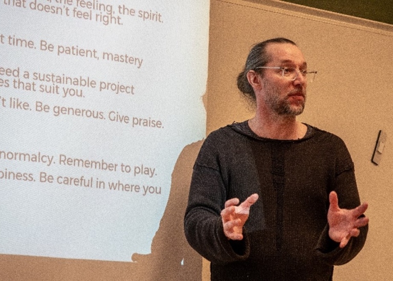Jonas Rune lectures to students.