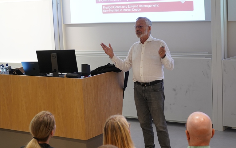 Nobel Prize laureate Paul Milgrom delivers his keynote speech