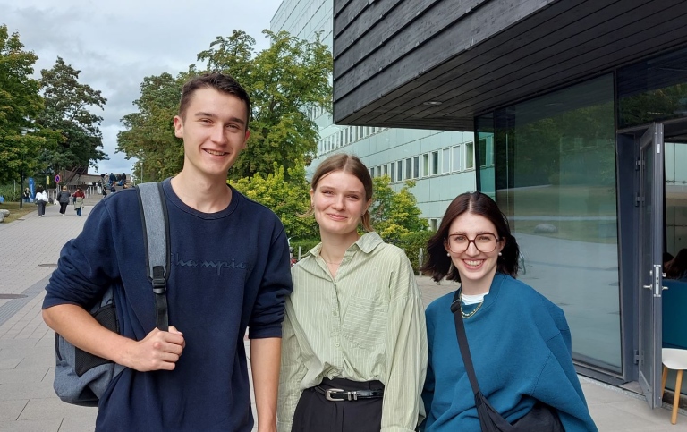 Jonas Gabriel, Charlotte Licht and Luisa Batscheider outside Studenthuset.