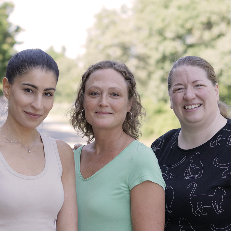 Zeynep Ünsal, Ebba Theorell och Mara Haslam.