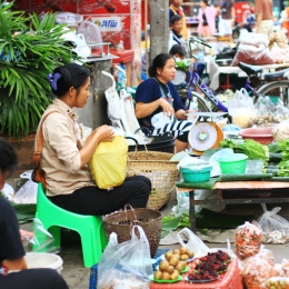 Photo: Mostphotos Female workers in vegetable market in Thailand