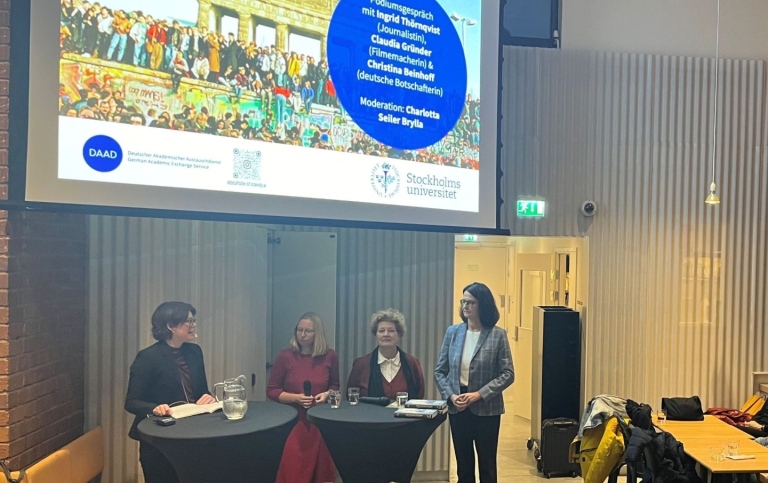 Panelsamtal på Accelerator den 7 november 2024. Från vänster: Charlotta Seiler Brylla, Claudia Gründer, Ingrid Thörnqvist och Christina Beinhoff. Foto: Hanna Henryson. Jubileum för Berlinmurens fall på Accelerator.