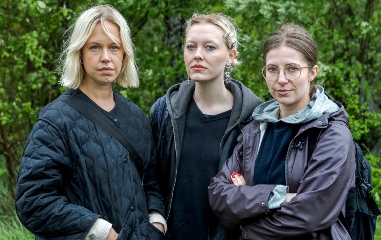 Studenterna från JMK/Expressens reportrar (v-h) Sofia Brandt, Liza Czarnecki och Catarina Jonsson på plats i Gävle.
Foto: SARA DAMNE (expressen.se)
